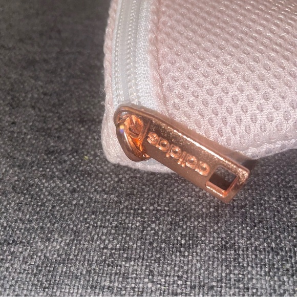 Adidas Pink Mesh Pouch - Picture 2 of 4